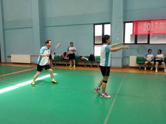 说明: E:\工作\2012.8-  国产探花
\0 分工会 工作\2017年 相关\5.13 四院羽毛球比赛\照片\陈天宁 老师提供\QQ图片20170515083612.jpg