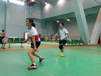 说明: E:\工作\2012.8-  国产探花
\0 分工会 工作\2017年 相关\5.13 四院羽毛球比赛\照片\陈天宁 老师提供\QQ图片20170515083649.jpg